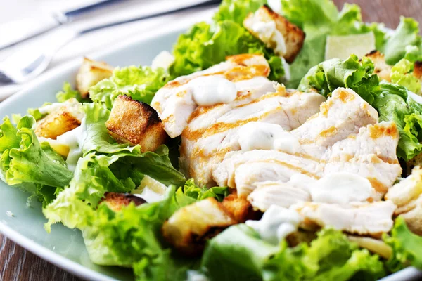 TAVUKLU SEZAR SALATA